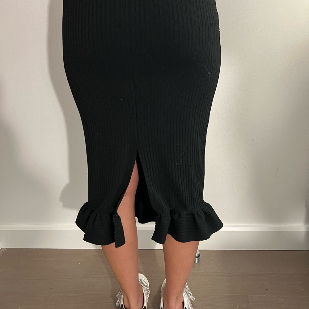 Urban Outfitters Black Ribbed Ruffled Midi Skirt Stretchy - Picture 3 of 4